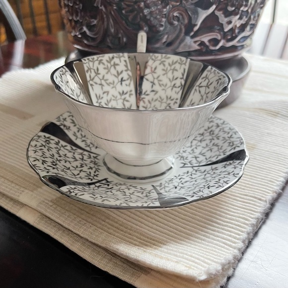 Queen Anne White & Silver Wide Mouth Teacup & Saucer - Picture 5 of 12
